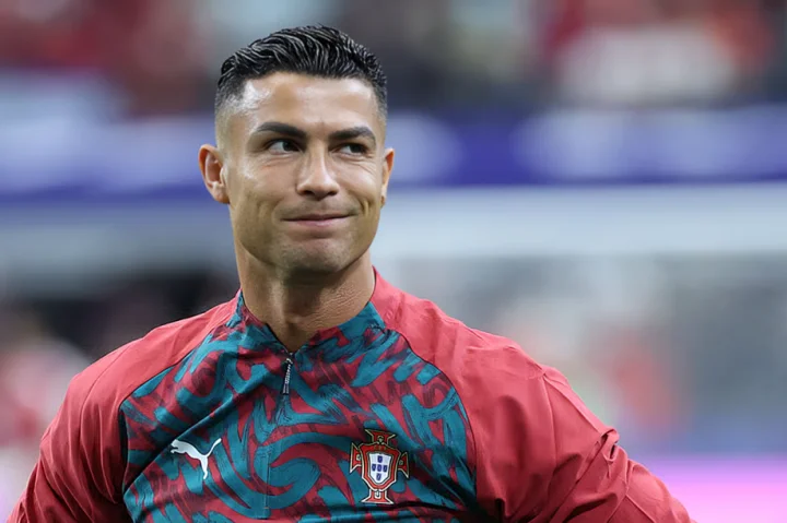 রোনালদোকে এক মাসের নিষেধাজ্ঞা, জরিমানা ৩৫ হাজার টাকা!