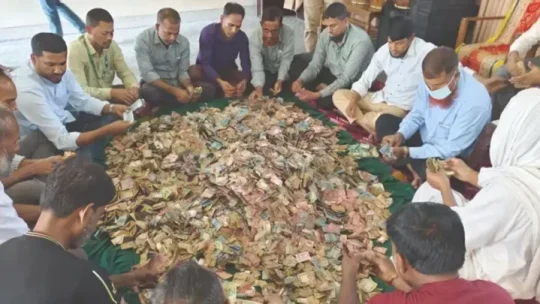 ১৫ দিনে লালন সাঁইয়ের আখড়াবাড়ির দানবাক্সে ৮ লাখ টাকার বেশি!