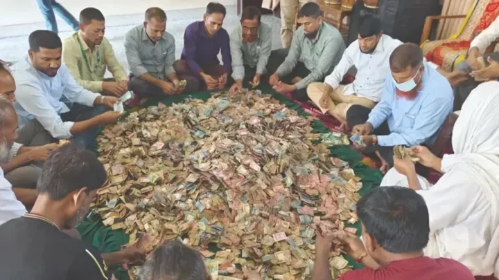 ১৫ দিনে লালন সাঁইয়ের আখড়াবাড়ির দানবাক্সে ৮ লাখ টাকার বেশি!