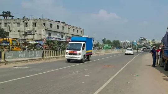 মোহাম্মদপুরে অবরোধ তুলে নিলেন অটোরিকশাচালকরা, শুরু যান চলাচল!