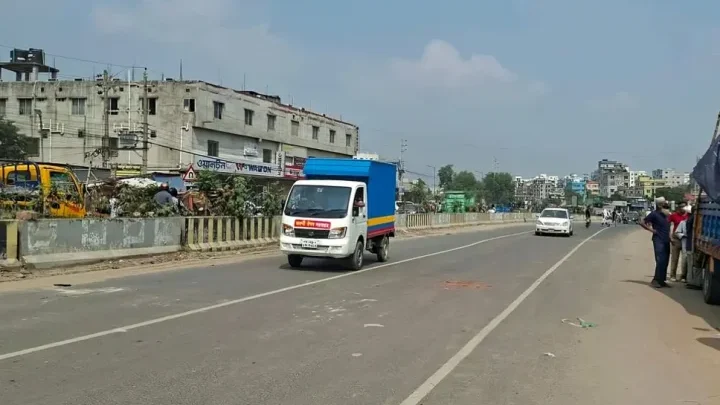 মোহাম্মদপুরে অবরোধ তুলে নিলেন অটোরিকশাচালকরা, শুরু যান চলাচল!