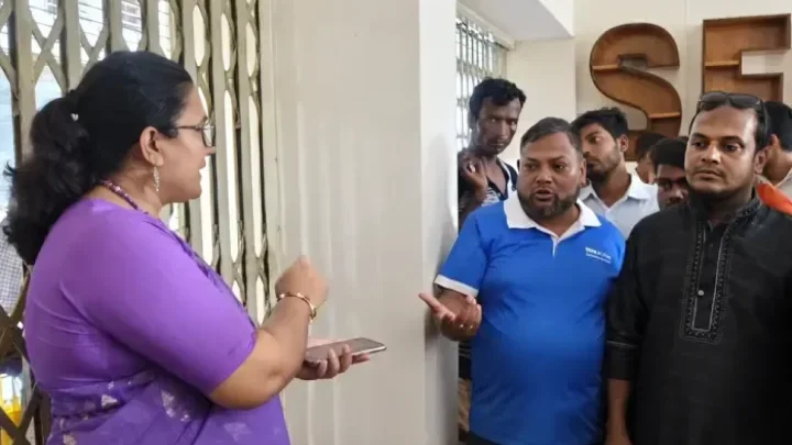 রাজশাহীতে ইউএনও কার্যালয়ে তালা, জামায়াত-এনসিপির ৭ নেতার বিরুদ্ধে মামলা!