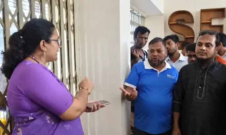 রাজশাহীতে ইউএনও কার্যালয়ে তালা, জামায়াত এনসিপির ৭ নেতার বিরুদ্ধে মামলা!