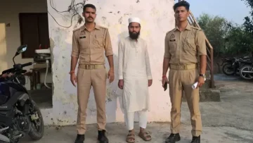 উচ্চস্বরে আজান দেওয়ার অভিযোগে ভারতে মুয়াজ্জিন গ্রেপ্তার!