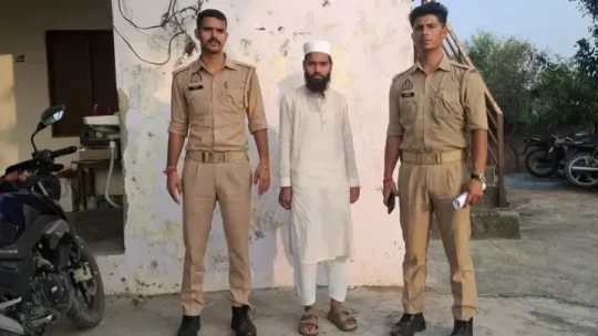 উচ্চস্বরে আজান দেওয়ার অভিযোগে ভারতে মুয়াজ্জিন গ্রেপ্তার!