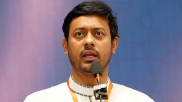 ওসমান হাদির কবর নিয়ে রাজনীতি, বিএনপিকে নিশানা করে পাটওয়ারীর পোস্ট!