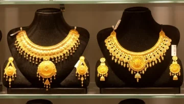 স্বর্ণের দামে টানা পতন, চার দফায় ভরিতে কমল ১০ হাজার টাকার বেশি!