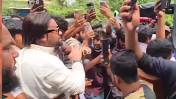 রবীন্দ্রনাথের গ্রাফিতিতে কালি, রাষ্ট্রদ্রোহ মামলায় গ্রেপ্তার ৪!