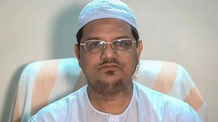১৪ দিনের সফরে যুক্তরাষ্ট্রের উদ্দেশে ঢাকা ছাড়লেন চরমোনাই পীর!