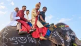 মায়ের শখ পূরণে হাতির পিঠে চড়ে বিয়ে করতে গেলেন সাকিব!