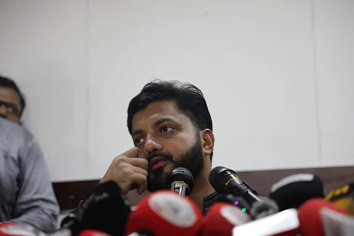 দুঃখ প্রকাশ করছি, কিন্তু ভুল করিনি, সংবাদ সম্মেলনে ইশরাক!