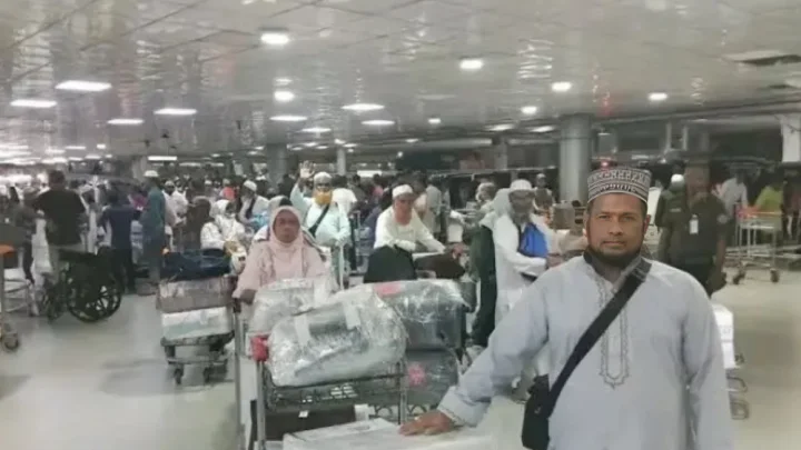 কাতার হয়ে দেশে ফিরলেন সৌদিতে আটকে পড়া ঈশ্বরদীর ৫০ যাত্রী!