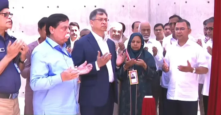 ওসমানী উদ্যানে ‘জুলাই স্মৃতিস্তম্ভ’ উদ্বোধন করলেন প্রধানমন্ত্রী!