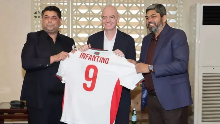 ৭২ ঘণ্টায় দুবার ঢাকায় ফিফা সভাপতি, বাংলাদেশের ফুটবল নিয়ে কী ভাবছেন তিনি?