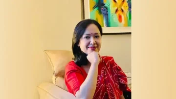 ‘পূজার জন্য এক মাস ধরে শাড়ি জমিয়েছি’, জানালেন রুমিন ফারহানা!