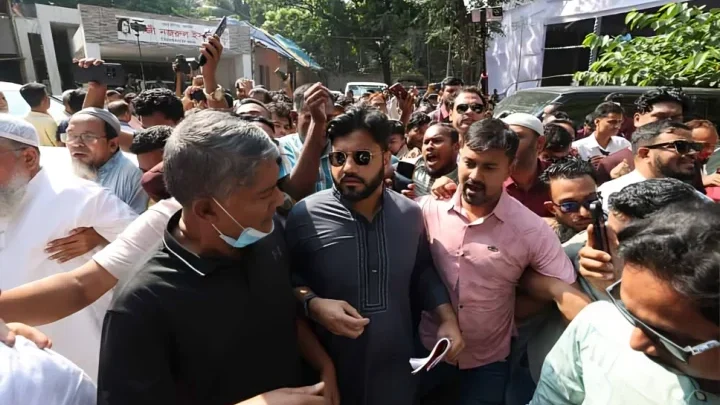 পদত্যাগের চূড়ান্ত ঘোষণা দিতে প্রেস ক্লাবে ইশরাক!