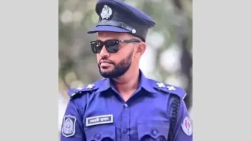 শিক্ষার্থীর লাখ টাকার আইফোন নিয়ে যাওয়ার অভিযোগ এসআই মেহেদীর বিরুদ্ধে!