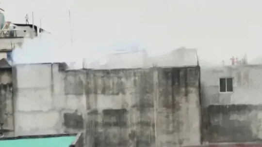 চকবাজারে সাততলা মার্কেটে আগুন, নিয়ন্ত্রণে ফায়ার সার্ভিসের ৫ ইউনিট!