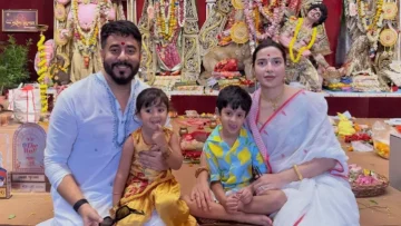 ‘আমার ছোট্ট একটা পৃথিবী’, সন্তানদের নিয়ে পূজায় রাজ শুভশ্রী!
