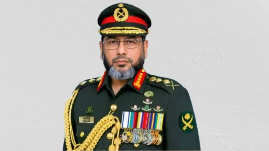 ৯ দিনের সরকারি সফরে অস্ট্রেলিয়া যুক্তরাষ্ট্রে সেনাপ্রধান!