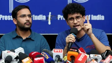 ‘লড়াই চলবে, মোদি সরকারের পতন শিগগিরই’: ককরোচ জনতা পার্টি
