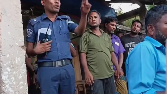 এএসআইয়ের বক্তব্যের ভিডিও ভাইরাল: ‘ঘুষ খাওয়ার জন্যই পোশাক লাগিয়েছি’