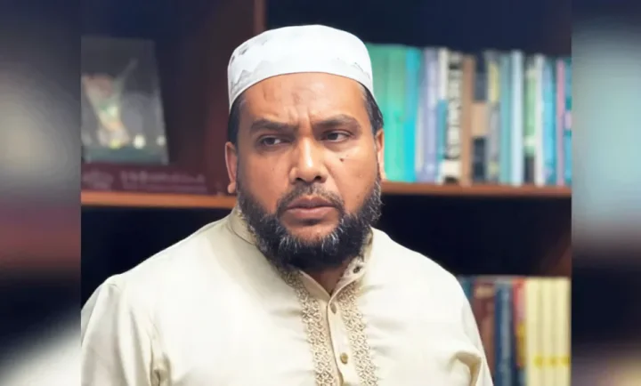 প্রবাসীর স্ত্রীর সঙ্গে সম্পর্কের অভিযোগ, জামায়াত নেতার চার পদে অব্যাহতি!
