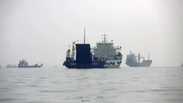 কাতারের উত্তর উপকূলে তেলবাহী ট্যাঙ্কারে ক্ষেপণাস্ত্র হামলা, হতাহত