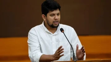 দেশ উগ্র ডানপন্থার ট্রেনে উঠে গেছে: মাহফুজ আলমের উদ্বেগ!