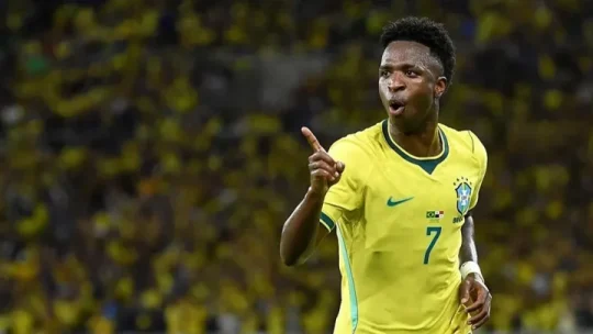 ৪ ম্যাচের নিষেধাজ্ঞা নিয়ে মুখ খুললেন ভিনিসিয়ুস!