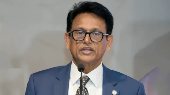কোন সংবিধানে লেখা আছে ভূমিহীনরা চাকরি পাবে না, প্রশ্ন শিক্ষামন্ত্রীর!