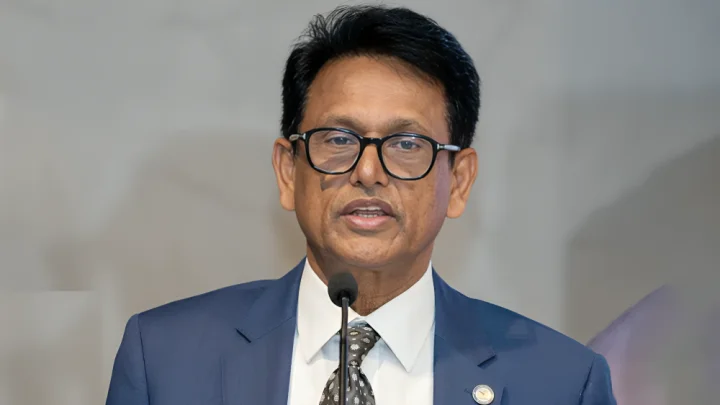 কোন সংবিধানে লেখা আছে ভূমিহীনরা চাকরি পাবে না, প্রশ্ন শিক্ষামন্ত্রীর!
