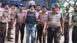 ভয় পাইছে, ভয় পাইছে সাক্ষীকে উদ্দেশ করে পলক!