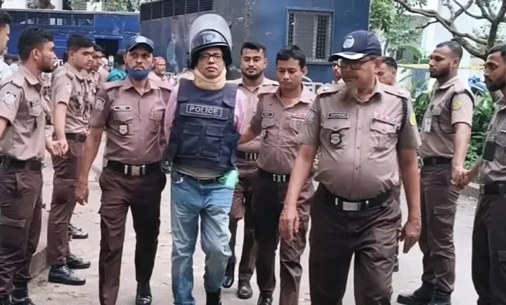 ভয় পাইছে, ভয় পাইছে সাক্ষীকে উদ্দেশ করে পলক!