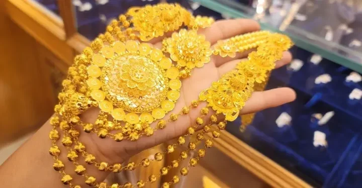 ডলার ও সুদের চাপে কমল সোনার দাম!
