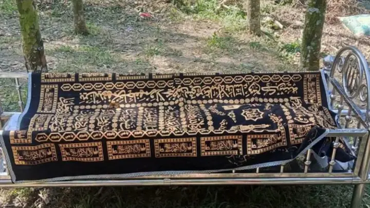 সম্পত্তির বিরোধে বাবার দাফন আটকে দিলেন মেয়ে!
