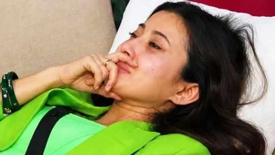 ওরা আমাকে বেচে দিয়েছে, কান্নায় ভেঙে পড়লেন মনামী!