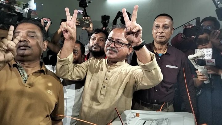 ঠাকুরগাঁও-১ আসনে ভোট দিলেন বিএনপির প্রার্থী মির্জা ফয়সল আমিন!