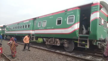 টাঙ্গাইলে নীলসাগর এক্সপ্রেসের বগি লাইনচ্যুত, ঢাকার সঙ্গে উত্তরবঙ্গের রেল যোগাযোগ বন্ধ!