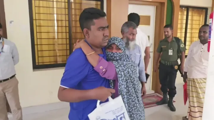 ‘মাকে সঙ্গে দিলে সুইসাইড করব’, ইউএনওকে বললেন ছেলে!
