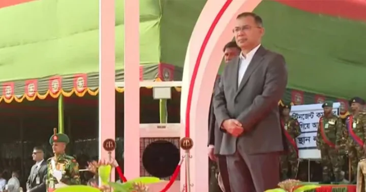 সেনাবাহিনীর ৭ ইউনিটকে জাতীয় পতাকা দিলেন প্রধানমন্ত্রী তারেক রহমান!