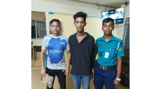 চট্টগ্রামে ছদ্মবেশে পুলিশের অভিযান, ১১০ পিস ইয়াবাসহ গ্রেপ্তার যুবক
