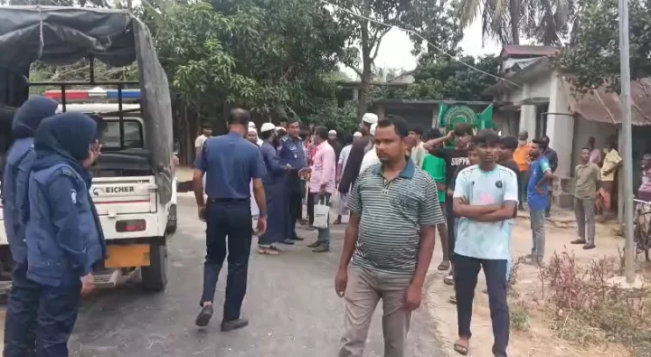 আক্কেলপুরে হেযবুত তওহীদের উঠান বৈঠকে উগ্রবাদীদের হামলার চেষ্টা, অনুষ্ঠান স্থগিত