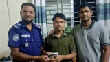 অটোরিকশায় ঘুমিয়ে পড়া স্কুলছাত্রকে দুই ঘণ্টায় পরিবারের কাছে ফিরিয়ে দিলেন এসআই মাসুক