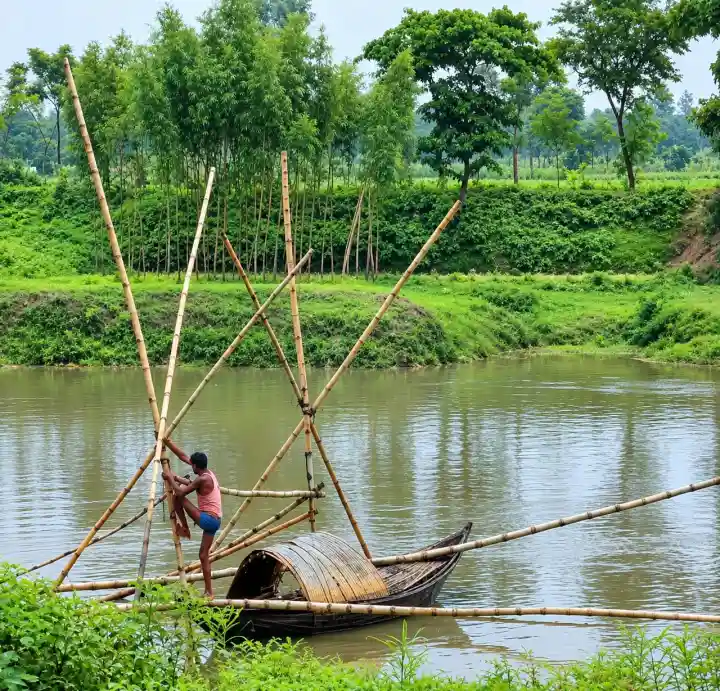 তুলসীগঙ্গা হারিয়েছে স্রোত, হারিয়েছে মাছ নদীটি এখন যেন ডোবা