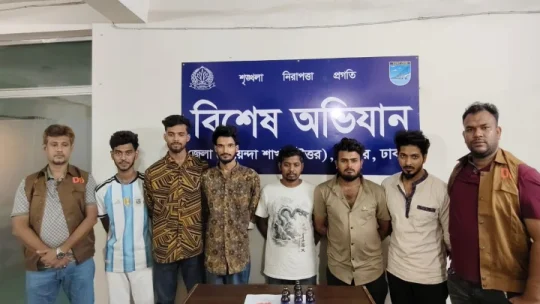 ধামরাই ও সাভারে পৃথক অভিযানে ইয়াবা ও ফেয়ারডিলসহ গ্রেফতার ৬
