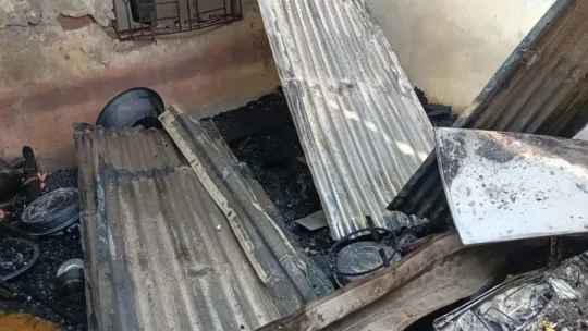 কালিয়াকৈরে কলোনিতে ভয়াবহ আগুন: ৮টি কক্ষের মালামাল পুড়ে ছাই