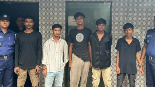 কুমিল্লায় ৩টি কিশোর গ্যাংয়ের ৫ মূলহোতা গ্রেফতার
