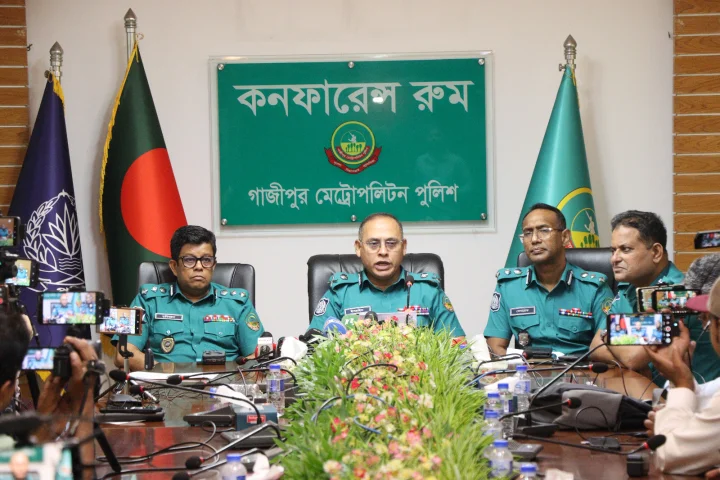 ‘পিচ্ছি রাজা’র পলায়ন: গল্প সাজানোর অভিযোগে এসআই ও চালকসহ গ্রেফতার ৩