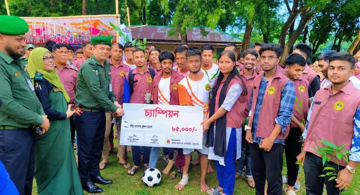 পঞ্চগড়ে আনসার-ভিডিপির কলেজভিত্তিক মৌলিক প্রশিক্ষণের সমাপনী ও প্রীতি ফুটবল ম্যাচ